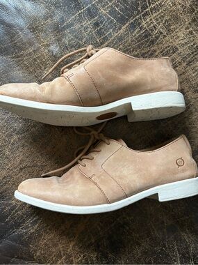 Born neutral taupe tan oxfords lace up flats Sz 8.5